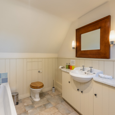 The Coach House- ensuite bathroom